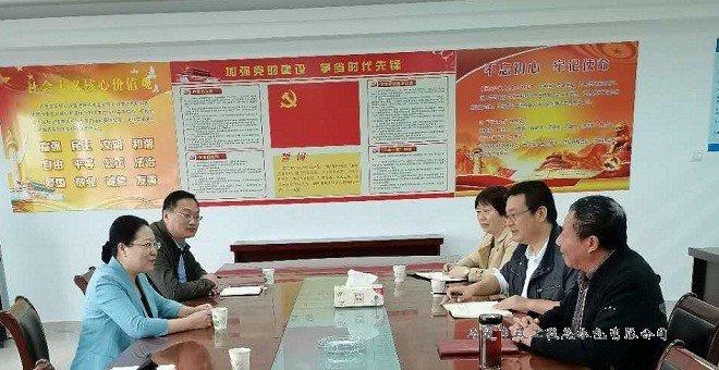 崇川區(qū)人大常委會(huì)副主任朱萍走訪公司